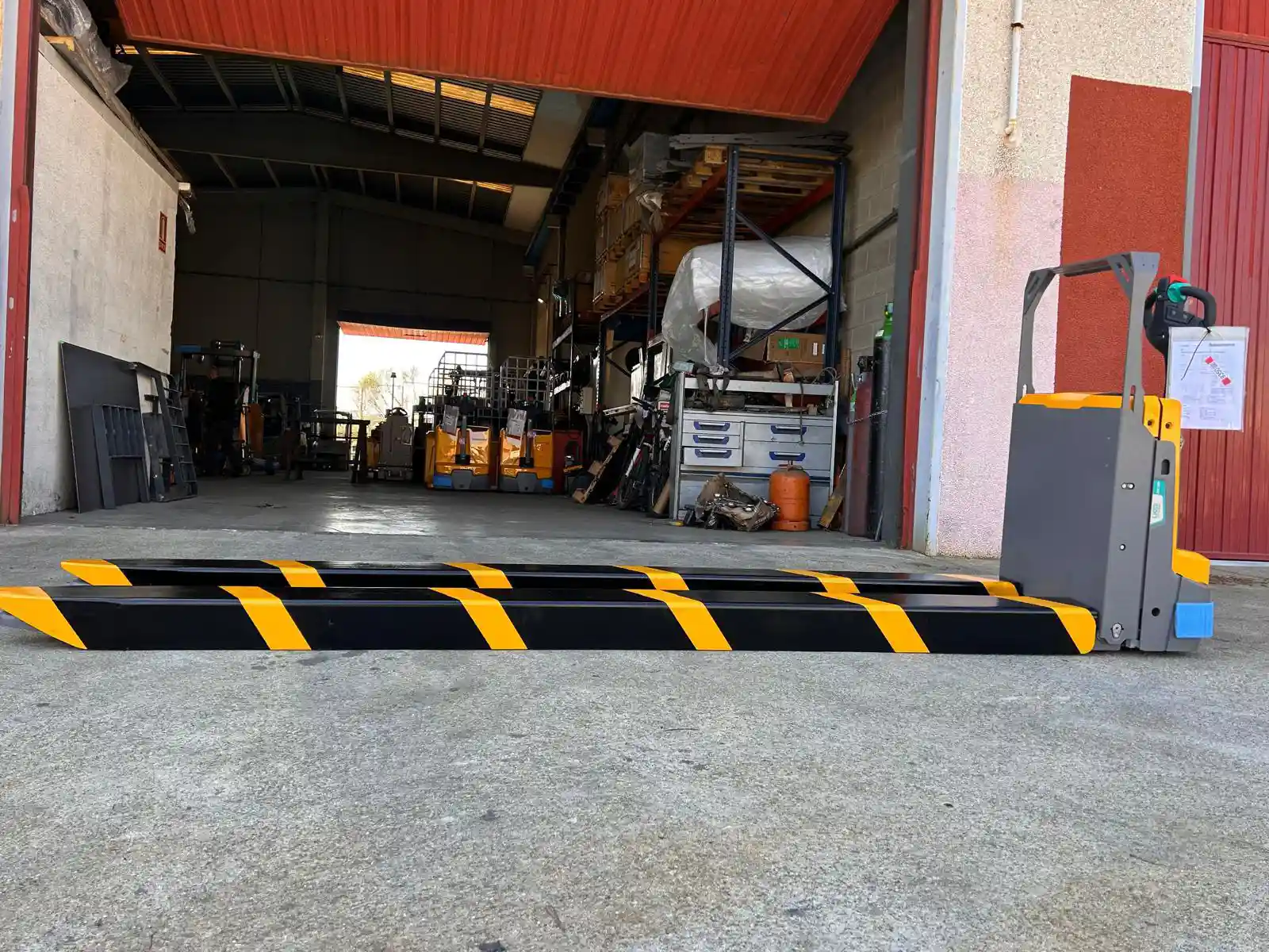 Vista frontal de palas alargadas con protección